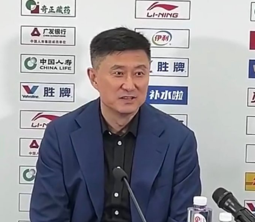 乐鱼网页版-深夜两点！广东男篮发声总结出局赛季 球迷留言杜锋朱芳雨下课